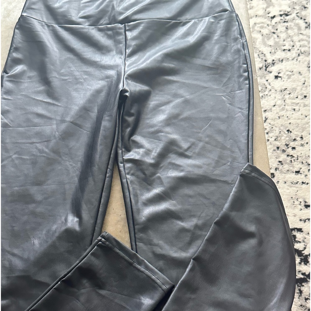 Entro wet look vinyl black leggings, medium, new with tags